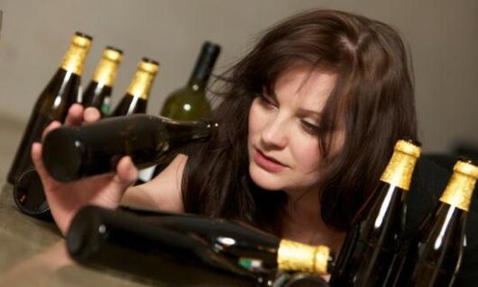  Алкоголизм у женщин: особенности и развитие